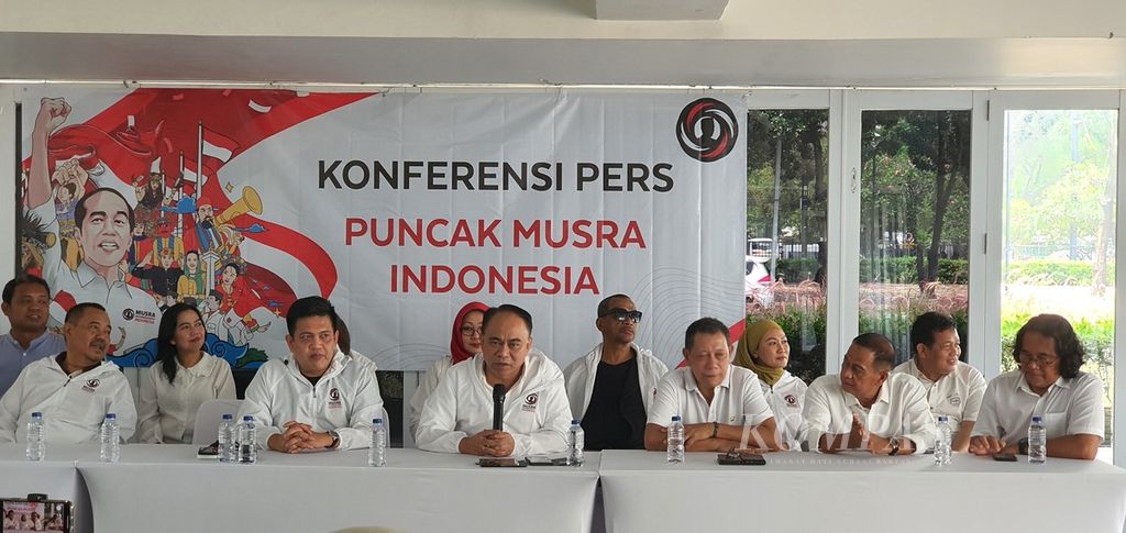 Panitia Musyawarah Rakyat (Musra) Indonesia saat jumpa pers, di Jakarta, Senin (8/5/2023). 