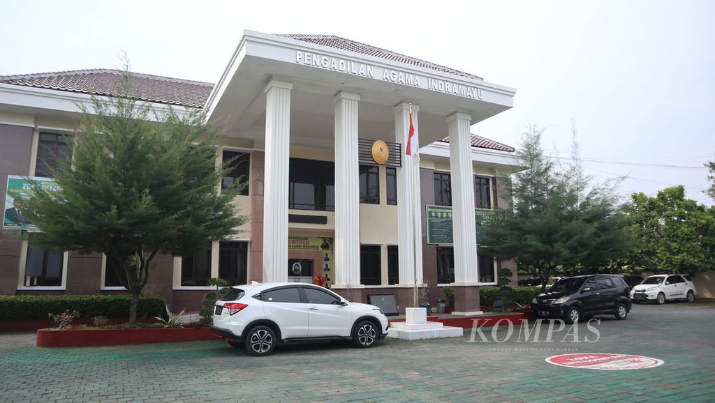 Gedung Pengadilan Agama Indramayu di Kabupaten Indramayu, Jawa Barat, Kamis (26/1/2023). Sepanjang 2022, pengadilan agama setempat menerima 572 pengajuan dispensasi kawin. Dari jumlah itu, hakim mengabulkan 564 permohonan.