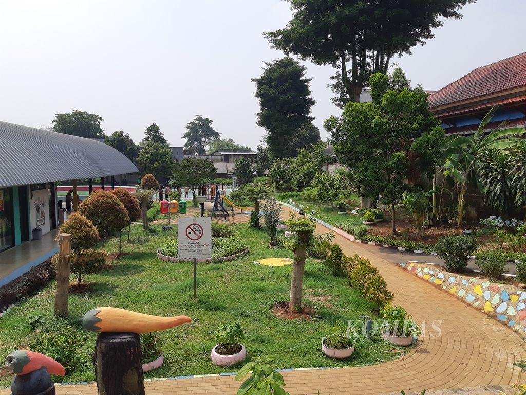 Suasana ruang publik terpadu ramah Anak (RPTRA) di Kelurahan Pondok Kopi, Kecamatan Duren Sawit, Jakarta Timur, Rabu (22/11/2023). 