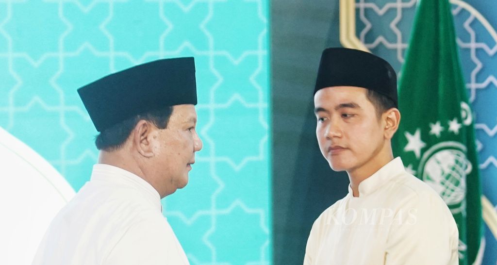 Presiden dan wakil presiden terpilih Prabowo Subianto dan Gibran Rakabuming Raka saat hadiri Halalbihalal Nahdlatul Ulama 2024 di Kantor PBNU, Jakarta, Minggu (28/4/2024). 
