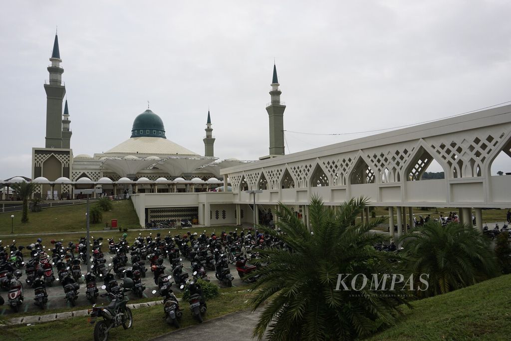 Suasana Masjid Madinatul Iman atau Islamic Center Balikpapan di Kaliimantan Timur, Jumat (31/7/2020), saat berlangsung shalat Idul Adha.