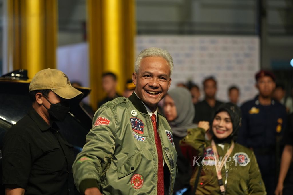 Calon presiden nomor urut 3, Ganjar Pranowo, tiba di Istora Senayan, Jakarta, Minggu (7/1/2024). 
