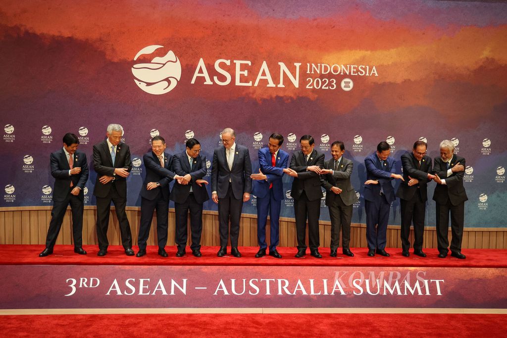 Para pemimpin negara anggota ASEAN bersama Perdana Menteri Australia Anthony Albanese  berfoto bersama sebelum memulai KTT Ke-3 ASEAN dan Australia di Jakarta, Kamis (7/9/2023). 