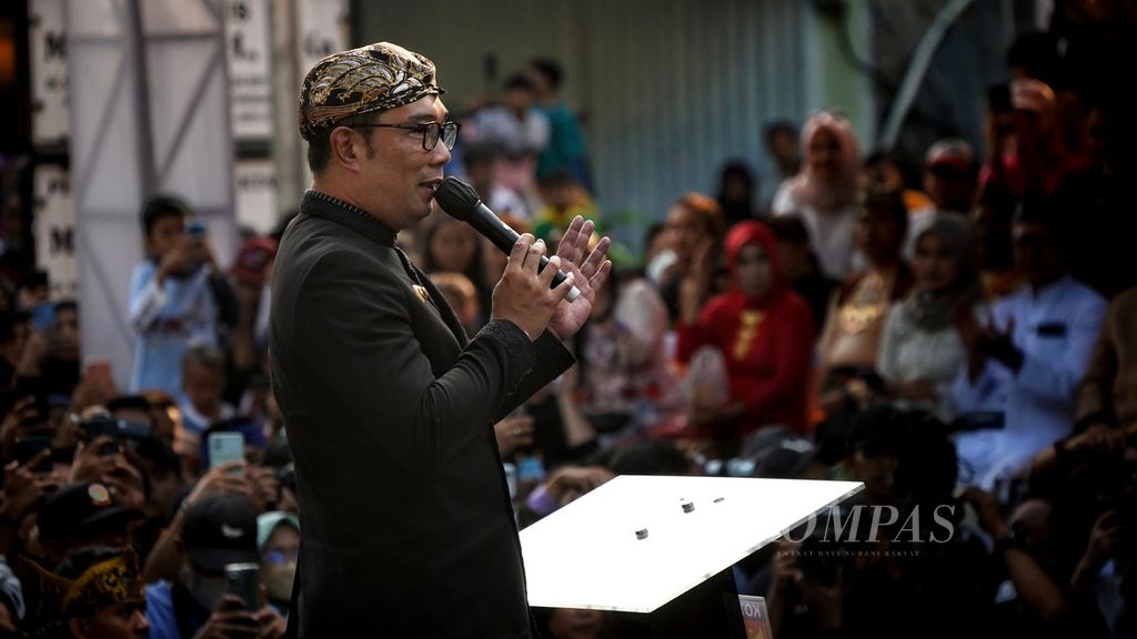 Gubernur Jawa Barat Ridwan Kamil saat menyampaikan pidato dalam Peringatan Hari Jadi Ke-541 Kota Bogor di Jalan Sudirman, Kota Bogor, Jawa Barat, Minggu (4/6/2023).