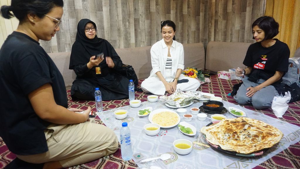 Santap malam di Restoran Robou Al Yaman di Bur Dubai, Dubai, Uni Emirat Arab, Rabu (20/3/2024).