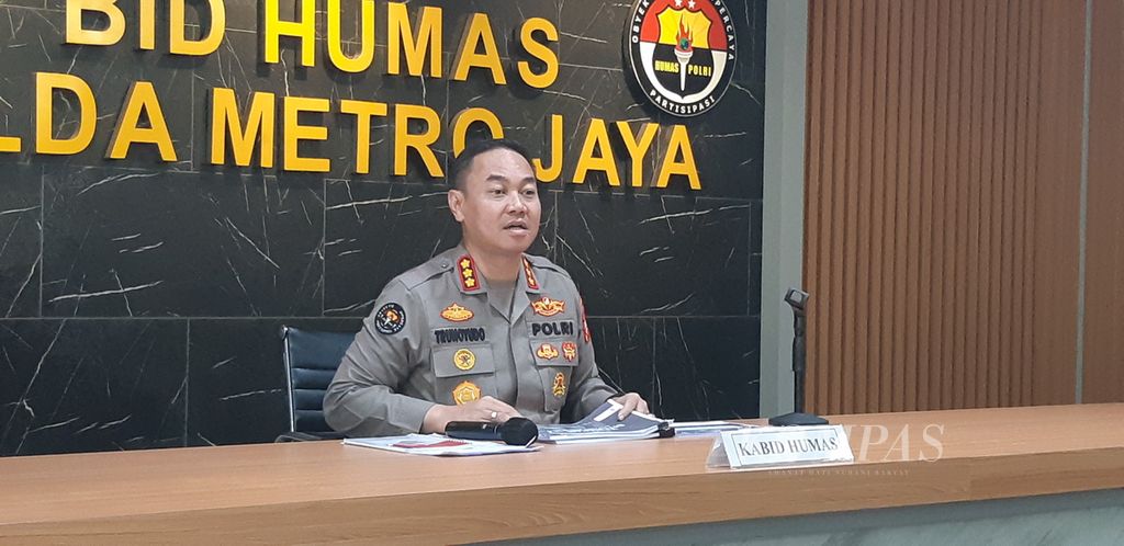 Kepala Bidang Humas Polda Metro Jaya Komisaris Besar Trunoyudo Wisnu Andiko, dalam konferensi pers di Polda Metro Jaya, Jakarta, Kamis (13/4/2023).