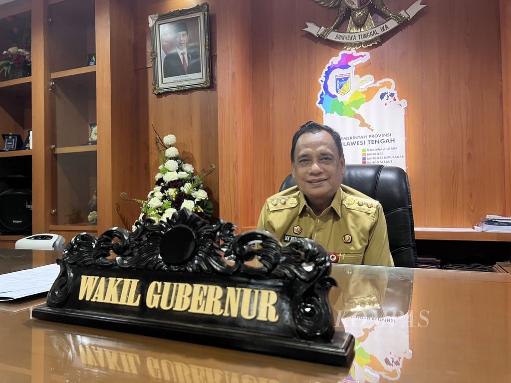 Wagub Sulteng Mamun Amir saat diwawancarai di ruangannya, Selasa (28/3/2023).