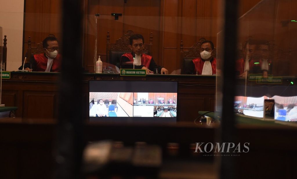 Suasana sidang perdana kasus Tragedi Kanjuruhan di Pengadilan Negeri Surabaya, Jawa Timur, Senin (16/1/2023). 