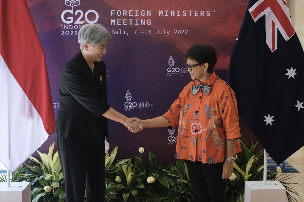 Menteri Luar Negeri Indonesia Retno Marsudi menggelar pertemuan bilateral dengan Menteri Luar Negeri Australia Hon Penny Wong di Nusa Dua, Kabupaten Badung, Bali, Kamis (7/7/2022). Menjelang Pertemuan Para Menteri Luar Negeri G20, Indonesia secara maraton menggelar pertemuan bilateral dengan sejumlah negara mitra.