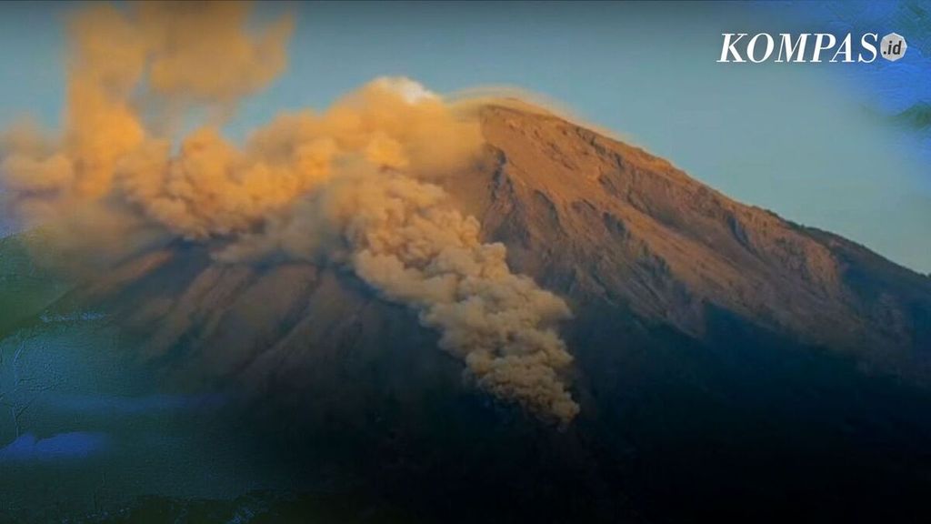Gunung Semeru kembali erupsi, ketinggan erupsi menapai 1.000 meter.