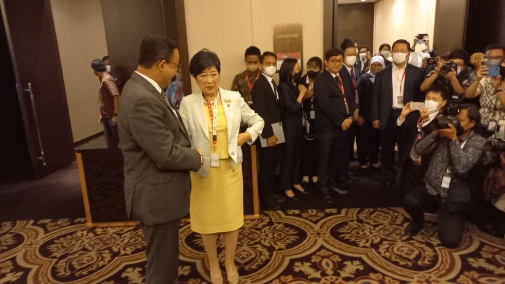 Gubernur DKI Jakarta Anies Baswedan melakukan pertemuan bilateral dengan Gubernur Tokyo Yurike Koike di sela-sela Forum U20 Mayor Summit 2022, Selasa (30/8/2022). Pertemuan ini membahas sejumlah potensi kerja sama kedua kota.