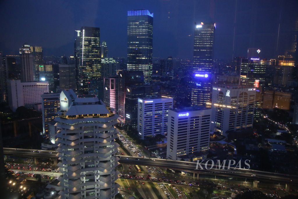 Lanskap Kota Jakarta yang dipenuhi dengan gedung bertingkat, Rabu (28/2/2024). Berdasarkan data Badan Pusat Statistik, pada 2023, perekonomian Indonesia tumbuh 5,05 persen secara tahunan. Capaian ini lebih rendah dari pertumbuhan ekonomi pada 2022 yang menyentuh 5,31 persen.