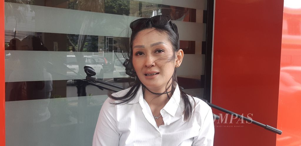 Keyla Evelyne Yasir (39), ibu dari dua anak korban kekerasan yang dilakukan ayah korban, RIS (53), saat ditemui di Jakarta, Rabu (25/1/2023). Pelaku RIS telah ditetapkan tersangka oleh Polres Metro Jakarta Selatan.