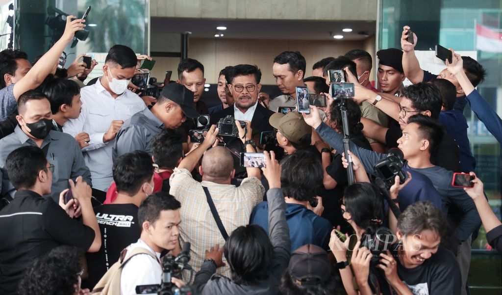 Menteri Pertanian Syahrul Yasin Limpo memberikan keterangan seusai memenuhi panggilan Komisi Pemberantasan Korupsi (KPK) di Gedung ACLC KPK, Jakarta, Senin (19/6/2023). 