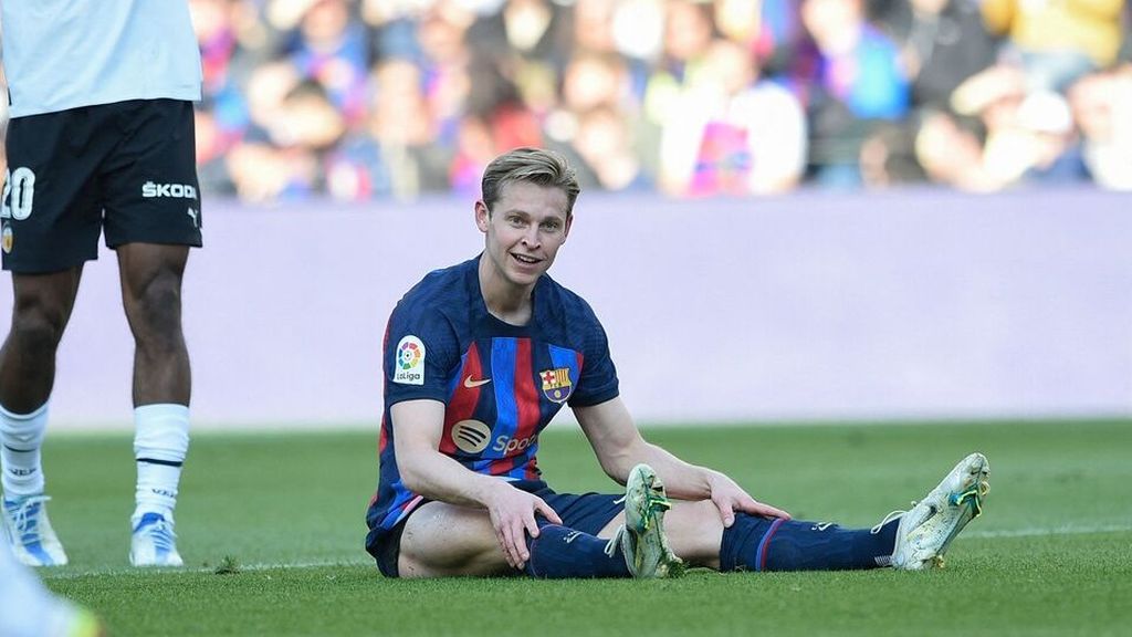 Gelandang Frenkie de Jong saat laga Liga Spanyol antara Barcelona  dan Valencia di Barcelona, 5 Maret 2023. De Jong tak bisa memperkuat Belanda di Piala Eropa 2024 karena cedera.