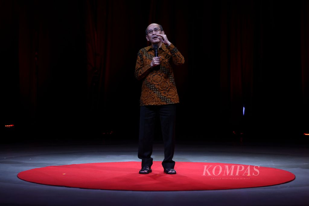 Pengamat politik dan  ekonomi Faisal Basri menjadi narasumber dalam sarasehan bertajuk Reformasi Memanggil; 25 Tahun Reformasi bersama Aldera di Jakarta, Jumat (19/5/2023). Sarasehan ini digelar harian <i>Kompas </i>bersama Yayasan Aldera untuk memperingati 25 tahun reformasi 1998. 