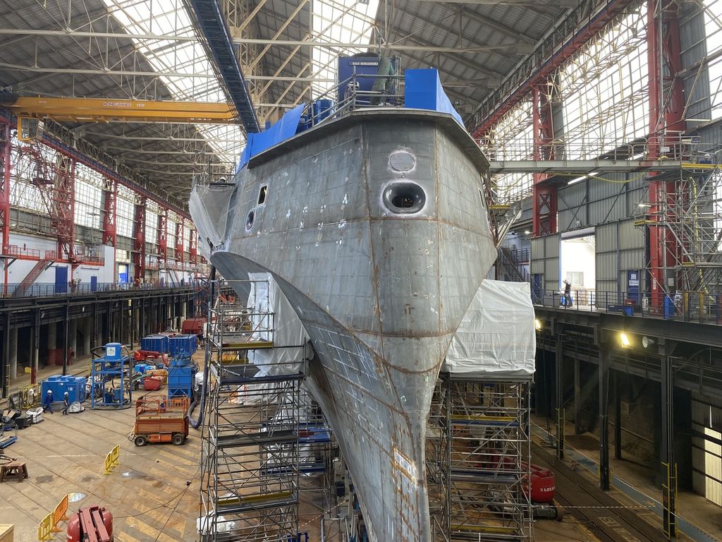 Penggabungan bagian-bagian kapal Belharra, Jumat (16/9/2022) di pabrik Naval Group, Lorient, Prancis