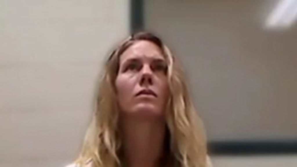 Foto dari Pengadilan Negeri Utah, Amerika Serikat, memperlihatkan Ruby Franke dalam sidang virtual, Jumat (8/9/2023). Ibu enam anak pembuat konten soal pengasuhan itu ditangkap dengan dugaan penganiayaan dua anak termudanya. 