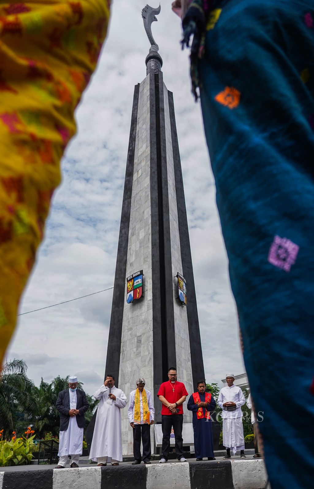 Doa bersama lintas agama ketika perayaan Hari Toleransi Internasional di Tugu Kujang, Kota Bogor, Jawa Barat, Rabu (16/11/2022). 
