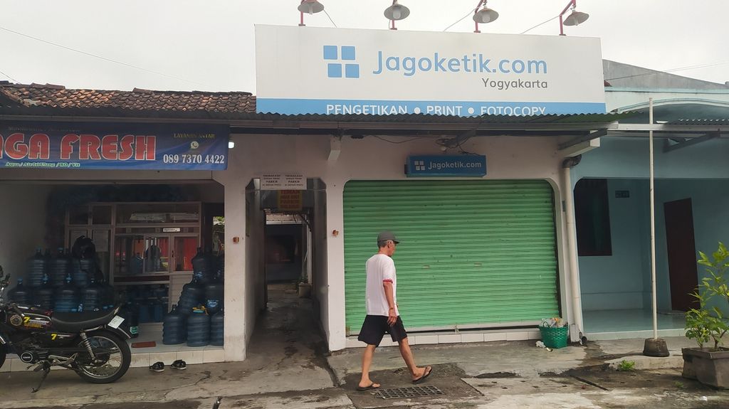 Jagoketik.com Kiosk located in the Yogyakarta area, Sunday (29/1/2021). Jagoketik.com is a scientific work joki service provider.