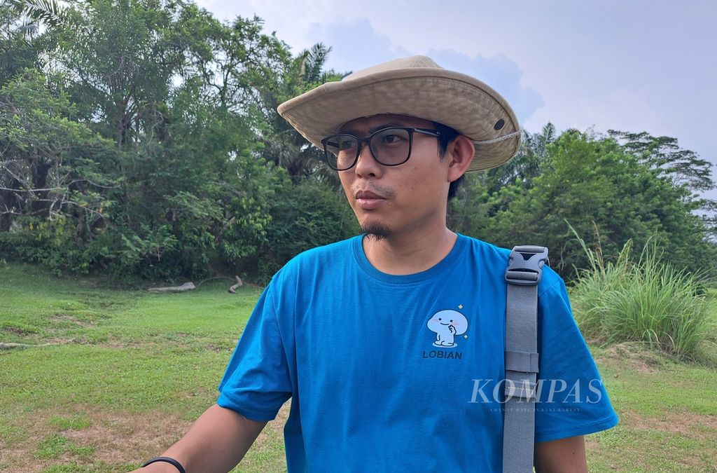 Sekretaris Jenderal Perkumpulan Petani Pejuang Bumi Sejahtera (P3BS) Lobian Anggrianto ketika dijumpai di tepian Sungai Muar, Desa Serami Baru, Sabtu (3/6/2023).