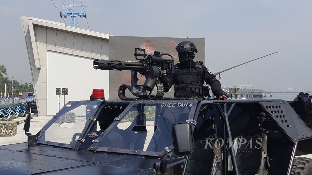 Ilustrasi. Prajurit Satgultor TNI menaiki kendaraan taktis untuk melumpuhkan teroris dalam simulasi penanggulangan teroris di Hotel Mercure Ancol, Jakarta, Selasa (9/4/2019).