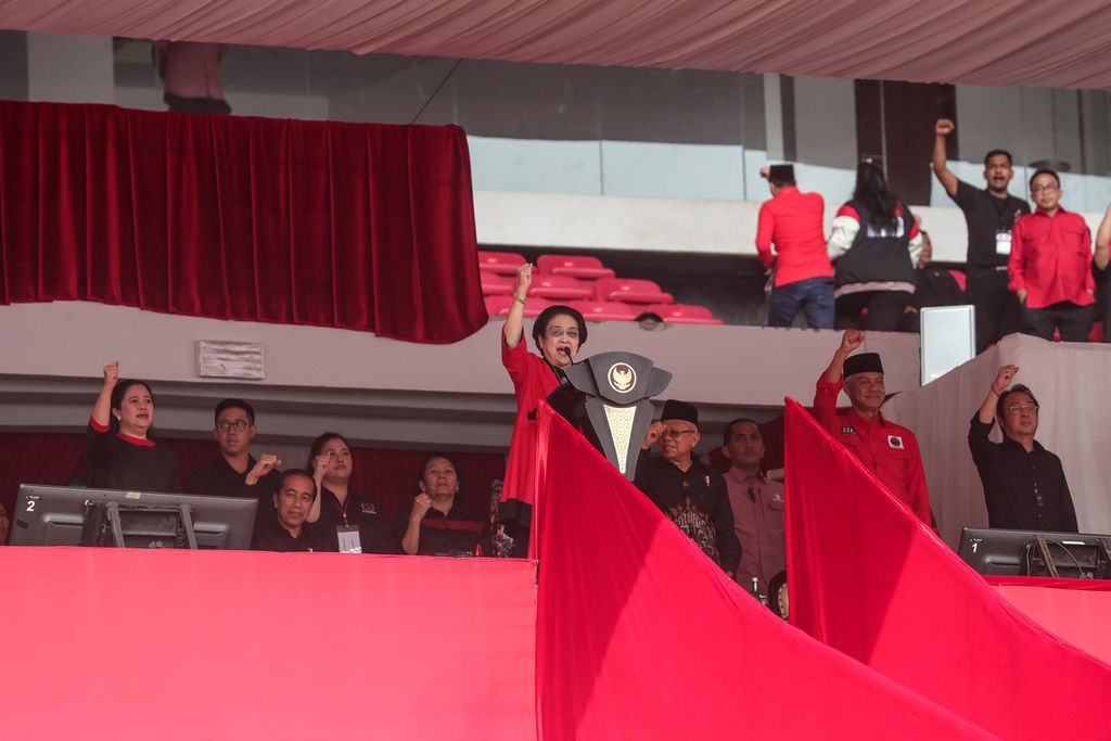 Ketua Umum PDI Perjuangan Megawati Soekarnoputri memberikan sambutan di acara Puncak Peringatan Bulan Bung Karno di Gelora Bung Karno, Jakarta, Sabtu (24/6/2023).
