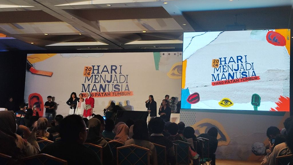 Salah satu Talkshow berjudul Yang Sempat Patah Karena Kecewa”, pada ”Hari Menjadi Manusia 2024” dengan pembicara Cut Rizki dan dr Arlene Rainamira. Acara bertema kesehatan mental tersebut diselenggarakan oleh Komunitas Menjadi Manusia 2024 pada Sabtu (22/7/2024) di Ballroom Kuningan City, Jakarta Selatan.