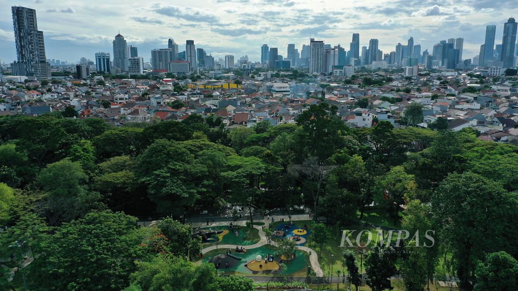 Foto udara Tebet Eco Park di Jakarta Selatan, Jumat (29/4/2022). 