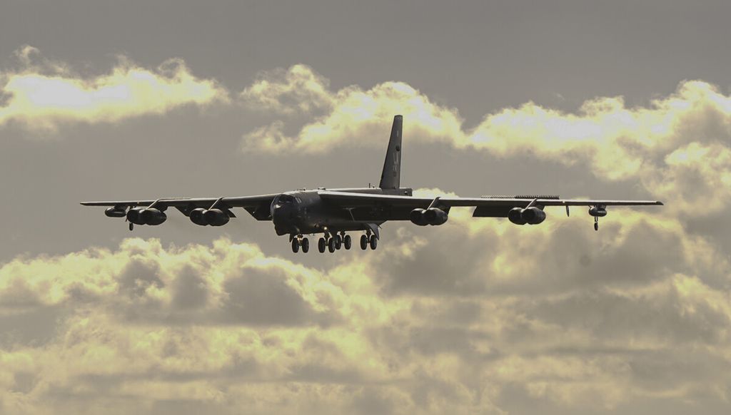 Pesawat pengebom B-52 Amerika Serikat lepas landas dari Pangkalan Udara Andersen di Guam pada Januari 2018.
