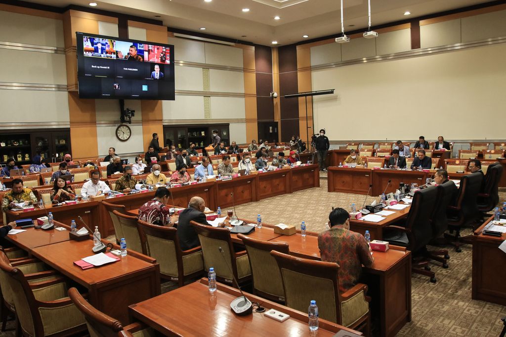Commission III working meeting of the Indonesian Parliament with Deputy Minister of Law and Human Rights of the Republic of Indonesia Edward Omar Sharif Hiariej to discuss the Draft Criminal Code (RKUHP) at the Parliament Complex, Jakarta, Thursday (24/11/2022).