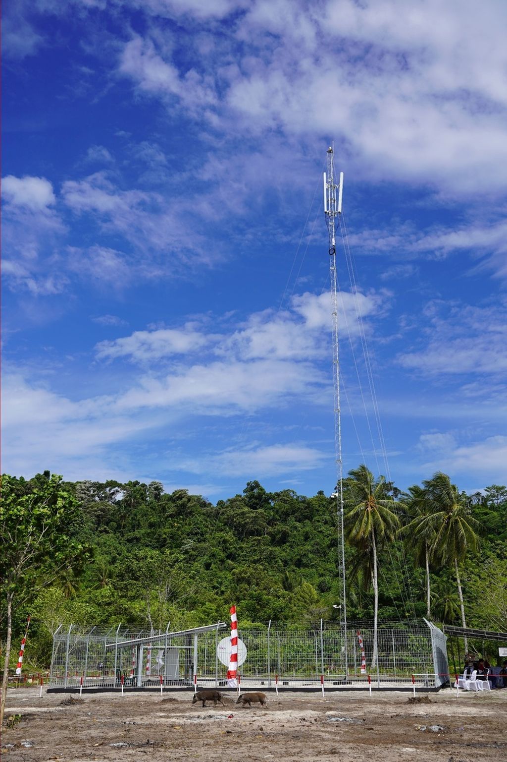 Menara BTS 4G yang berada di Desa Iseren, Kecamatan Rumberpon, Kabupaten Teluk Wondama, Papua Barat. 