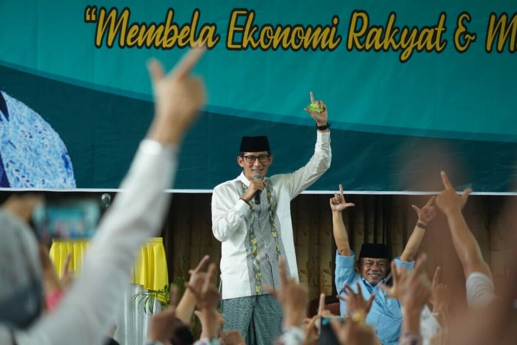 Sandiaga Salahuddin Uno, calon wakil presiden nomor urut 02, berkampanye di Pekalongan, Jawa Tengah, Selasa (12/2/2019).