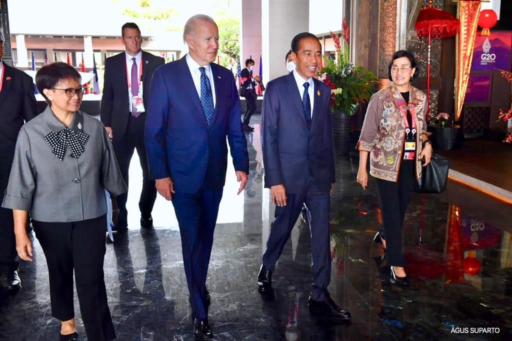 Presiden Joko Widodo dan Presiden Joe Biden yang menghadiri Konferensi Tingkat Tinggi (KTT) G20 di Nusa Dua, Bali, Selasa (15/11/2022).
