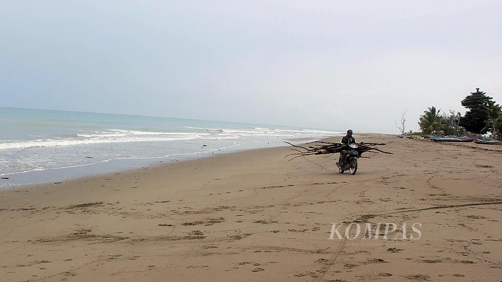 Pantai Motadikin di Desa Fahiluka, Kabupaten Malaka, NTT, menjadi salah satu pantai favorit bagi warga di perbatasan Indonesia dan Timor-Leste. Pemkab Malaka pada tahun anggaran 2017 mengalokasikan anggaran Rp 1 miliar untuk menata kawasan pantai ini.