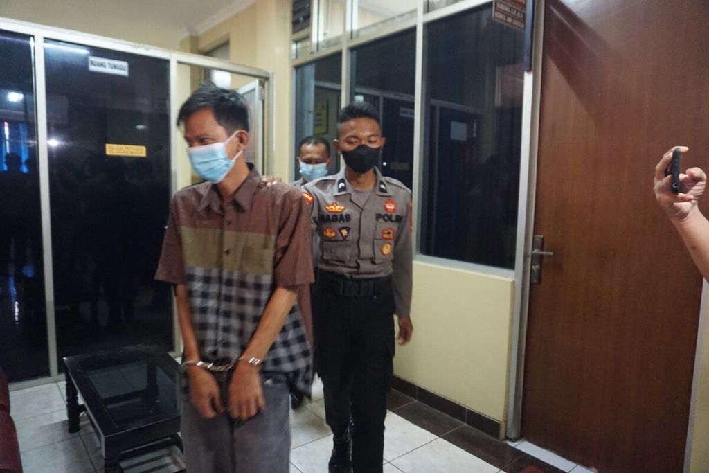 Kepolisian Resor Kota Banyumas  meringkus seorang laki-laki tersangka pelecehan seksual terhadap remaja di Banyumas, Jawa Tengah, Selasa (2/8/2022).