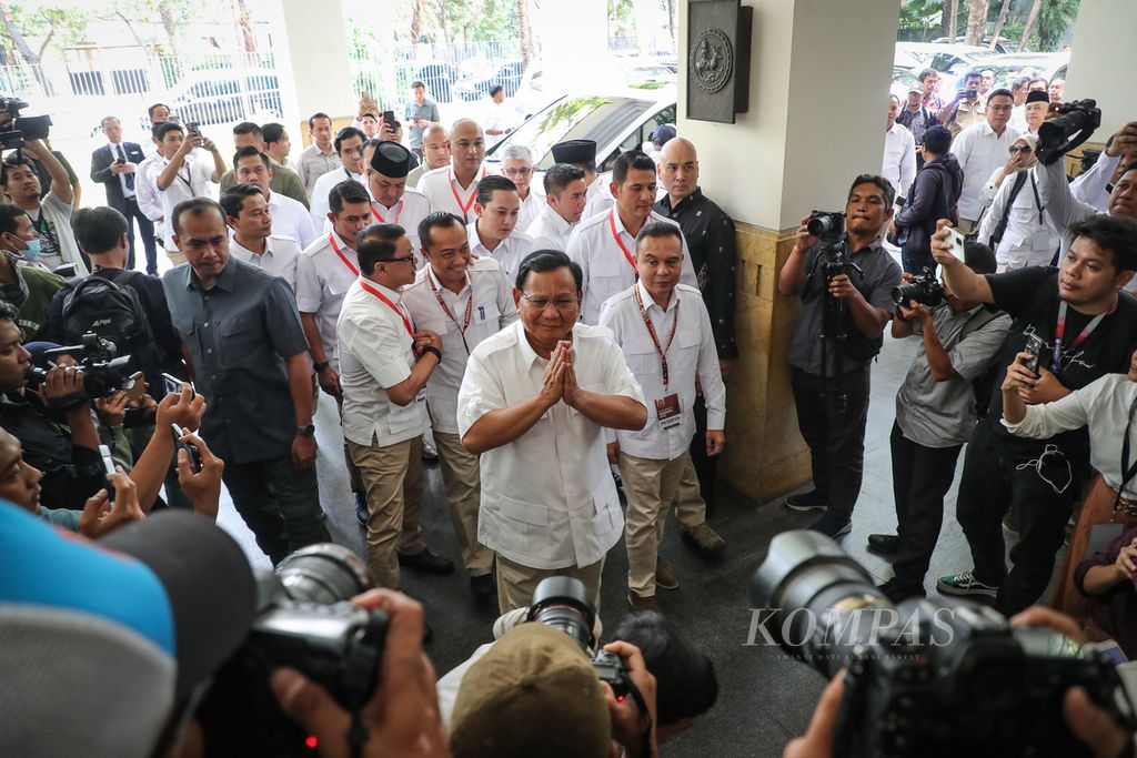 Ketua Umum Partai Gerindra Prabowo Subianto tiba di lokasi Rapat Pimpinan Nasional (Rapimnas) Partai Gerindra, di Jakarta, Senin (23/10/2023). 