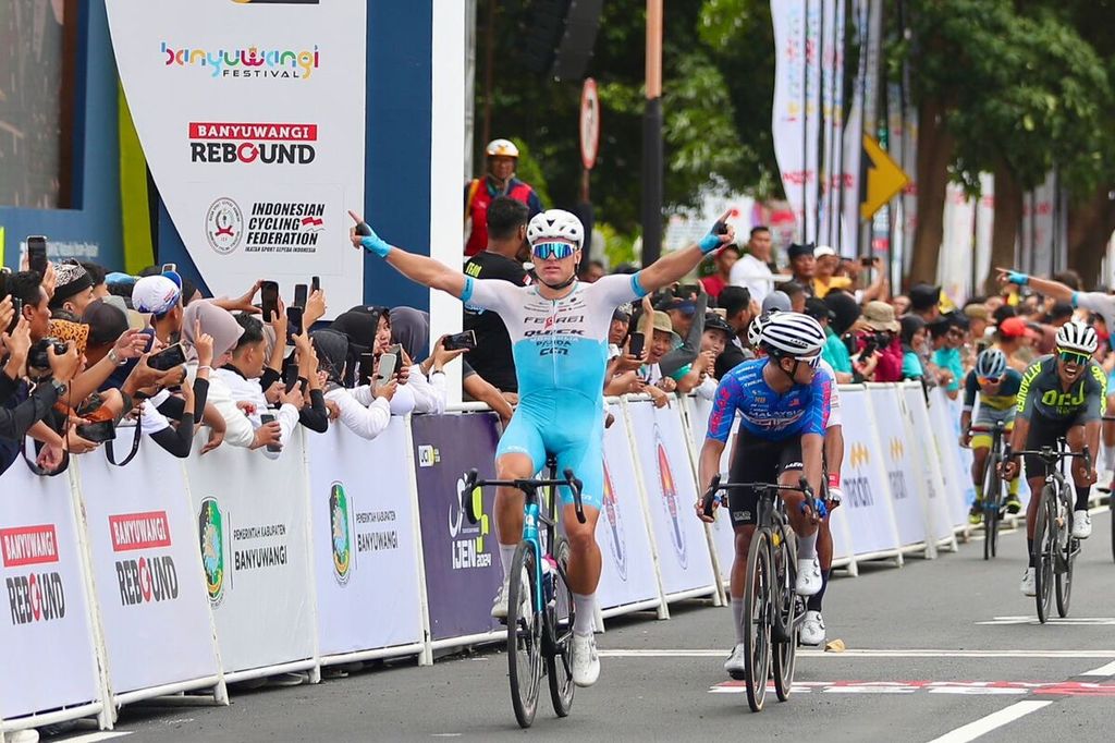 Pebalap asal Estonia dari Ferei Quick-Panda Podium Mongolia Team, Martin Laas, menjadi yang tercepat pada Etape 2 Tour de Banyuwangi Ijen 2024, Selasa (23/7/2024).