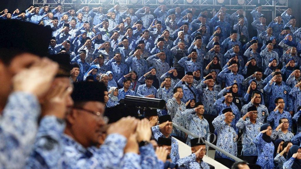 Para aparatur sipil negara (ASN) mengikuti upacara Hari Ulang Tahun Ke-47 Korps Pegawai Negeri Republik Indonesia (Korpri) di Istora Senayan, Jakarta, Kamis (29/11/2018). 