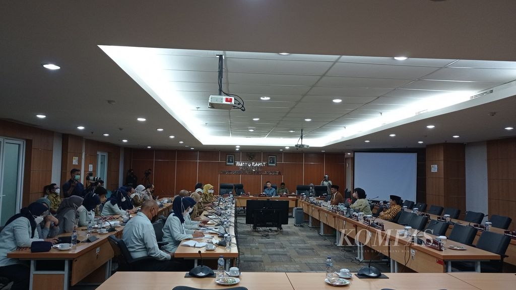Rapat kerja dengan Komisi E DPRD DKI Jakarta tentang perkembangan kasus gagal ginjal akut dengan Dinas Kesehatan DKI Jakarta, Selasa (25/10/2022).