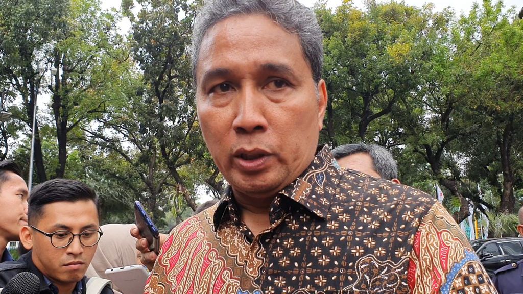 Direktur Jenderal Kebudayaan, Kementerian Pendidikan, Kebudayaan, Riset, dan Teknologi (Kemendikbudristek), Hilmar Farid menjelaskan proses evakuasi benda-benda prasejarah di Museum Nasional pascakebakaran, Selasa (19/9/2023). 