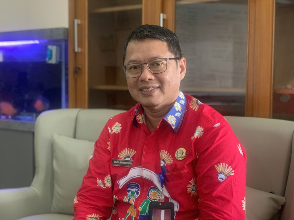 Kepala Dinas Kependudukan dan Pencatatan Sipil DKI Jakarta Budi Awaluddin saat ditemui di ruangannya, di Jakarta, Kamis (27/4/2023).