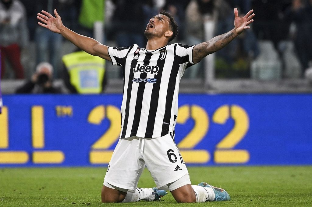 Pemain Juventus Danilo merayakan golnya ke gawang Fiorentina pada laga kedua semifinal Coppa Italia, di Stadion Juventus, Turin, Kamis (21/4/2022) dini hari WIB. Juventus menang 2-0 dan unggul 3-0 secara agregat. 