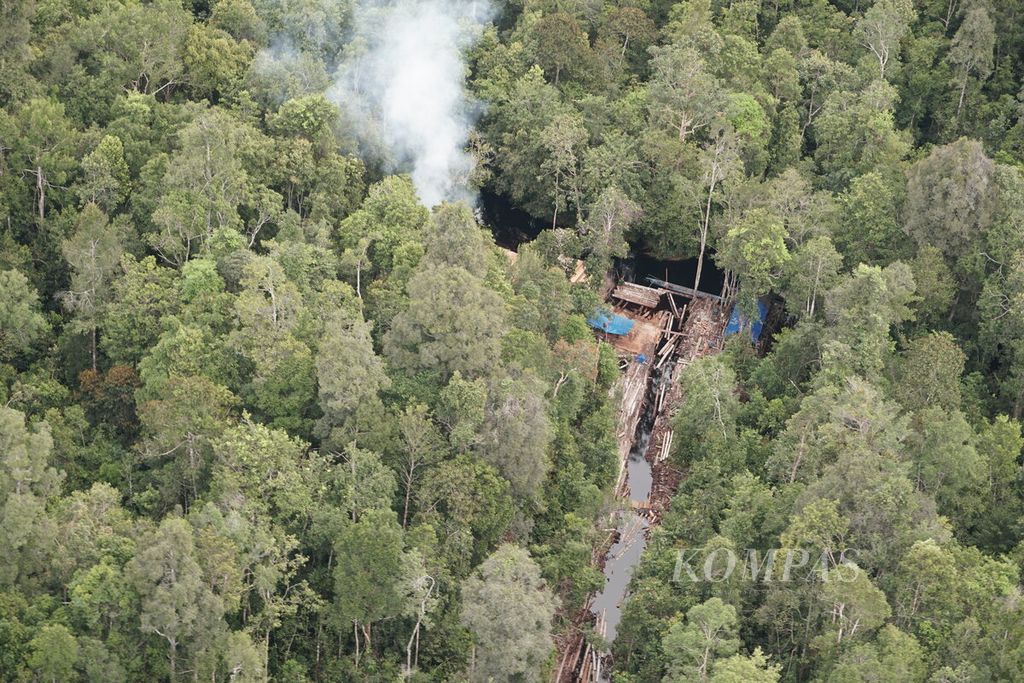 Salah satu lokasi wilayah yang diduga dirambah para pembalak liar, Rabu (10/9/2020). Lokasi tersebut masuk dalam kawasan hutan produksi dan berada di wilayah Kabupaten Kotawaringin Timur, Kalimantan Tengah.