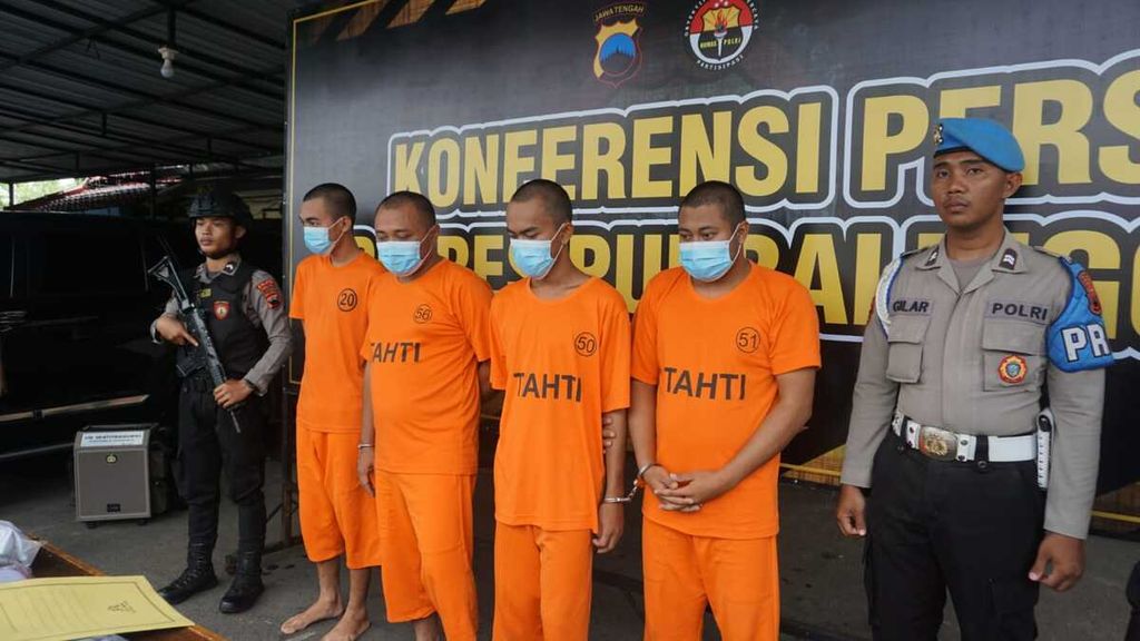 Jajaran Kepolisian Resor Purbalingga merilis kasus pembunuhan oleh empat tersangka di Purbalingga, Jawa Tengah, Jumat (8/3/2024).