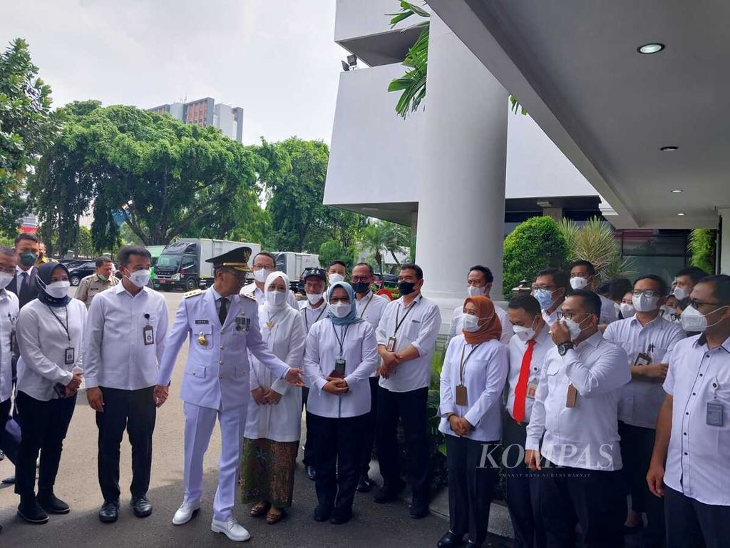 Penjabat Gubernur DKI Jakarta Heru Budi Hartono saat disambut jajaran Sekretariat Presiden di Kompleks Istana Kepresidenan Jakarta, Senin (17/10/2022).