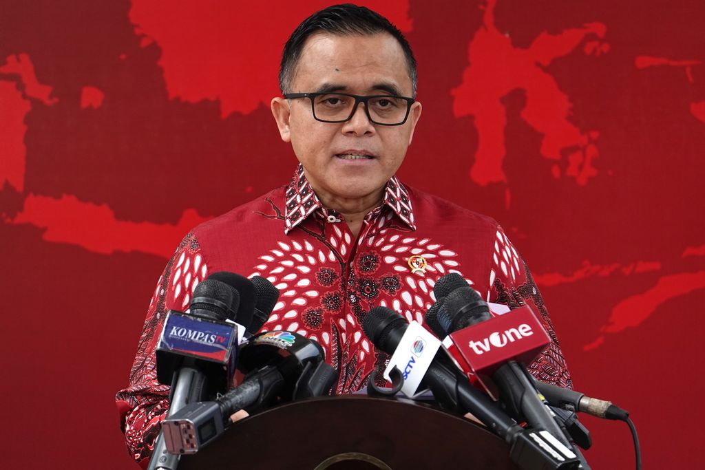 Menteri Pendayagunaan Aparatur Negara dan Reformasi Birokrasi (Menpan dan RB) Abdullah Azwar Anas memberikan keterangan pers di Kompleks Istana Kepresidenan, Jakarta, Jumat (5/1/2024).