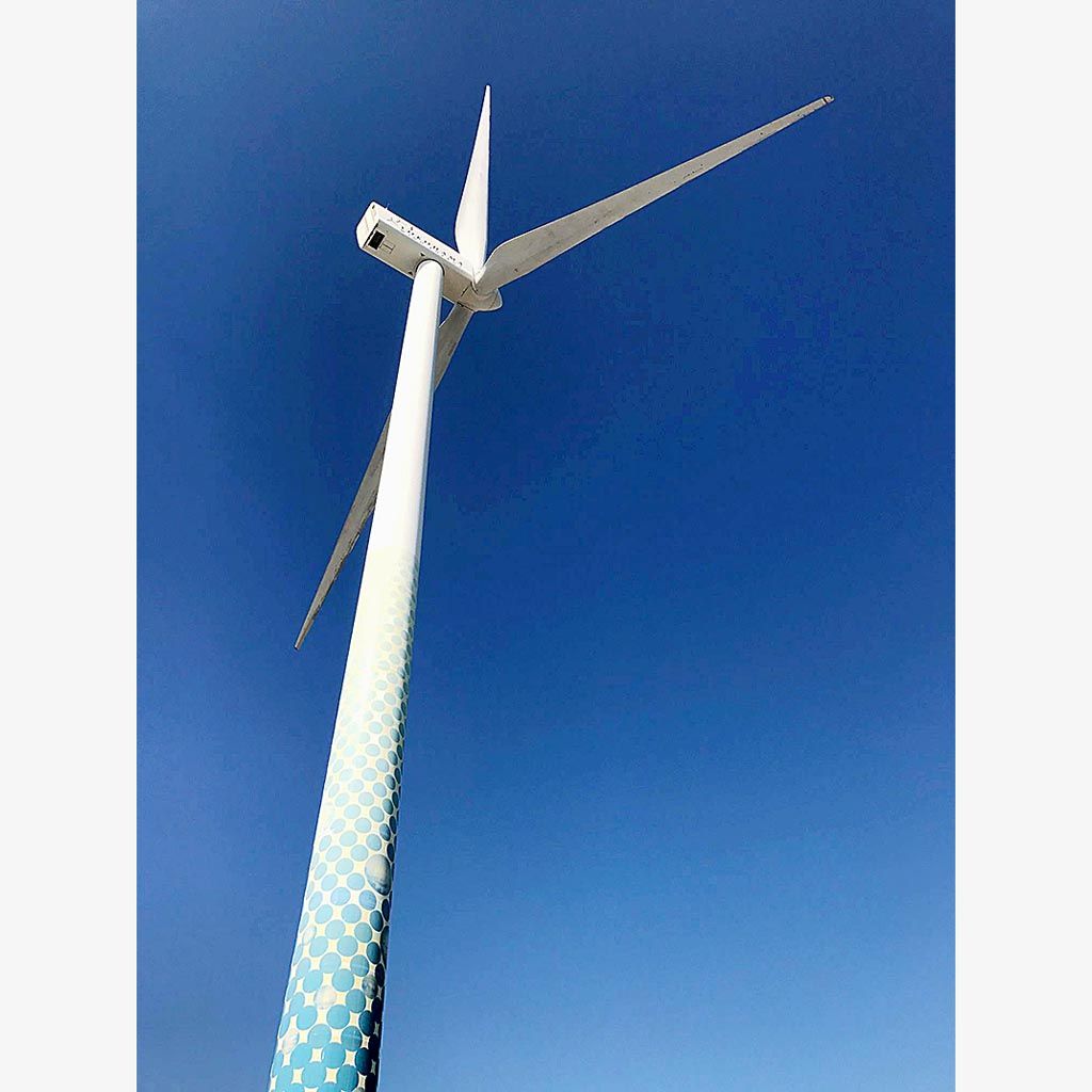 Hama Wing atau Yokohama Wind Power Plant di Prefektur Kanagawa, kota Yokohama, merupakan pusat pembangkit tenaga angin yang didirikan sejak tahun 2007