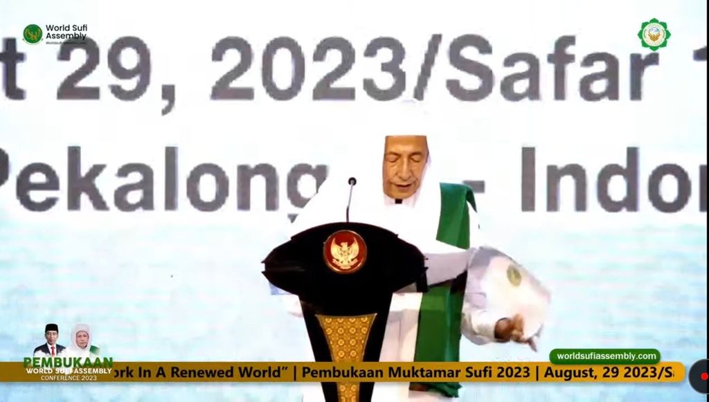 Rois Am Jam’iyyah Ahlith Thariqah aI-Muktabarah an-Nahdliyah (JATMAN) Habib Muhammad Luthfi bin Yahya  saat memberikan sambutan dalam pembukaan Muktamar Sufi Internasional Tahun 2023, di Pekalongan, Jawa Tengah, Selasa (29/8/2023).