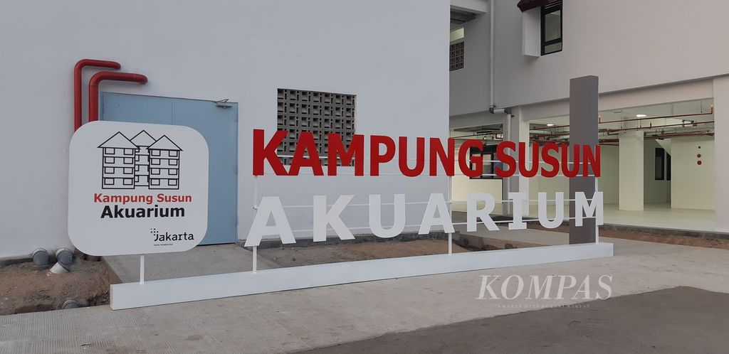Gubernur DKI Jakarta Anies Baswedan meresmikan dua blok bangunan Kampung Susun Akuarium di Penjaringan, Jakarta Utara, Selasa (17/8/2021).